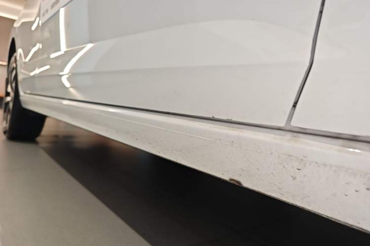 Used Volkswagen Polo 2023 Facelift Plus 1.5L Automatic Trendy & Tech-Savvy Luxury Edition Right Side Sill