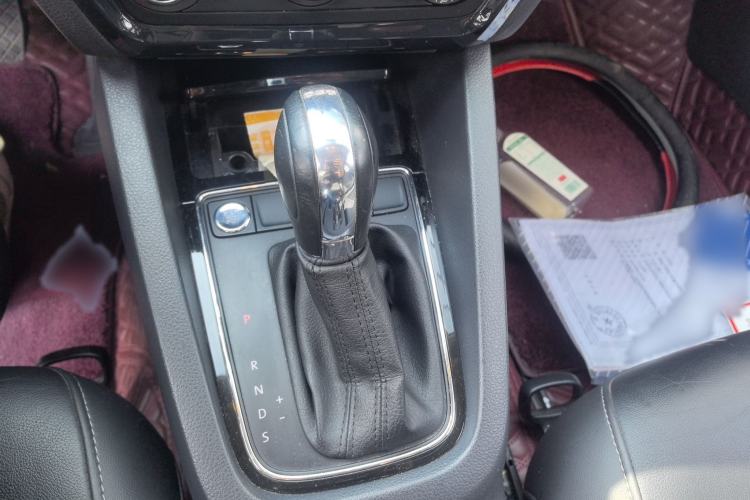 Used Volkswagen Sagitar 2018 280TSI DSG Comfort Model Gear Lever