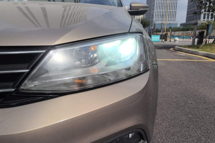 Used Volkswagen Sagitar 2018 280TSI DSG Comfort Model Left Front Headlight