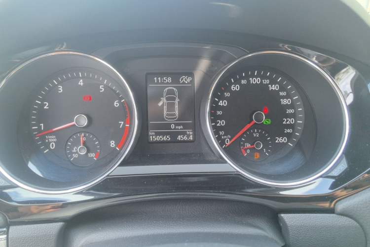 Used Volkswagen Sagitar 2018 280TSI DSG Comfort Model Odometer Close Up