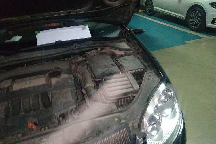Used Volkswagen Sagitar 2006 1.6L Automatic Fashion Model Engine Bay Left