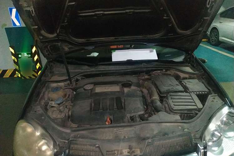 Used Volkswagen Sagitar 2006 1.6L Automatic Fashion Model Engine Bay