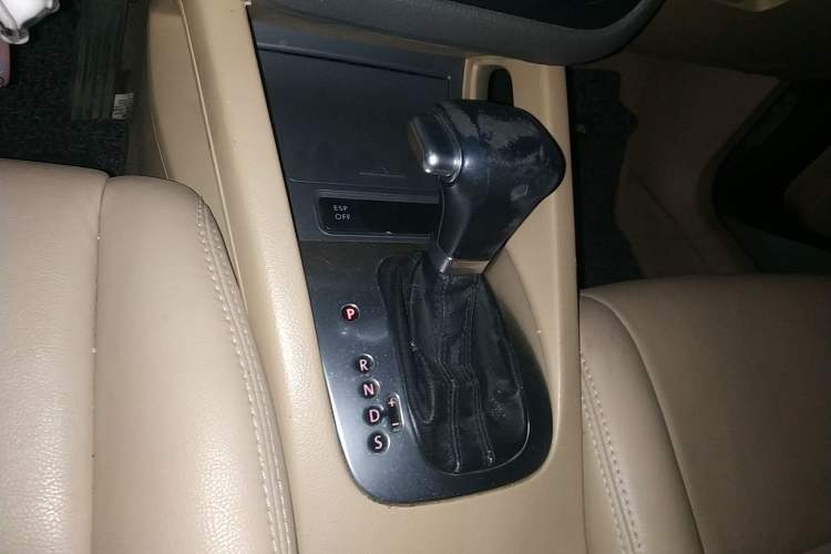 Used Volkswagen Sagitar 2006 1.6L Automatic Fashion Model Gear Lever