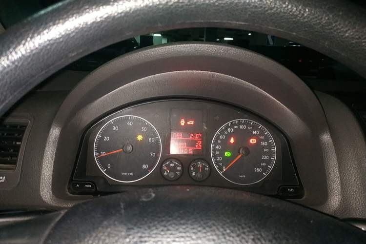 Used Volkswagen Sagitar 2006 1.6L Automatic Fashion Model Instrument Cluster