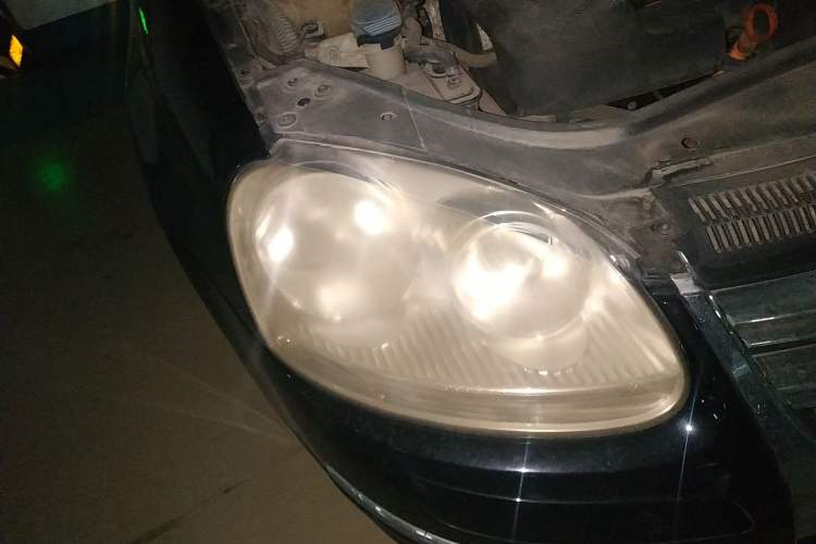 Used Volkswagen Sagitar 2006 1.6L Automatic Fashion Model Right Front Headlight