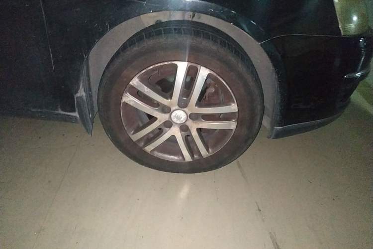 Used Volkswagen Sagitar 2006 1.6L Automatic Fashion Model Right Front Wheel Hub