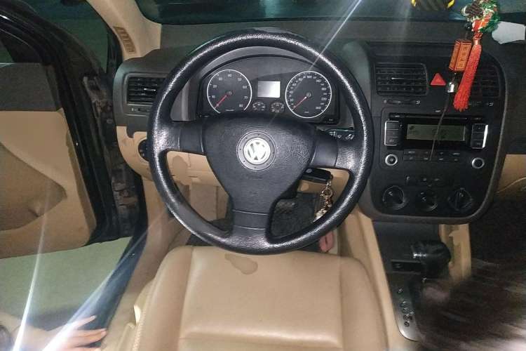 Used Volkswagen Sagitar 2006 1.6L Automatic Fashion Model Steering Wheel