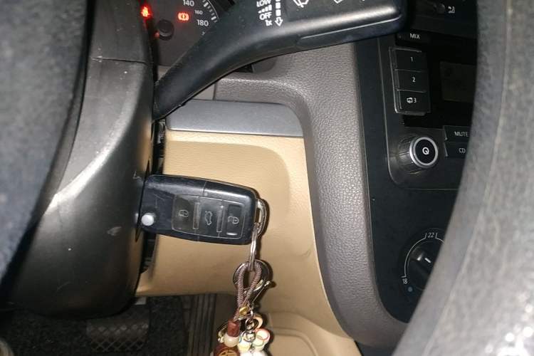 Used Volkswagen Sagitar 2006 1.6L Automatic Fashion Model Vehicle Key