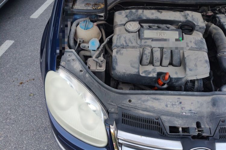 Used Volkswagen Sagitar 2006 1.6L Automatic Fashion Model Engine Bay Right