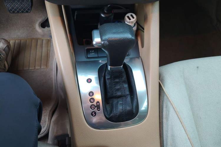 Used Volkswagen Sagitar 2006 1.6L Automatic Fashion Model Gear Lever