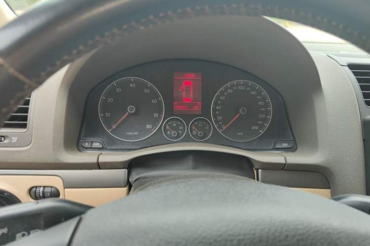Used Volkswagen Sagitar 2006 2.0L Automatic Fashion Edition Instrument Cluster