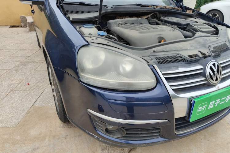 Used Volkswagen Sagitar 2006 2.0L Automatic Fashion Edition Right Front Headlight