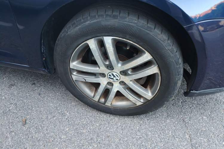 Used Volkswagen Sagitar 2006 1.6L Automatic Fashion Model Right Front Wheel Hub