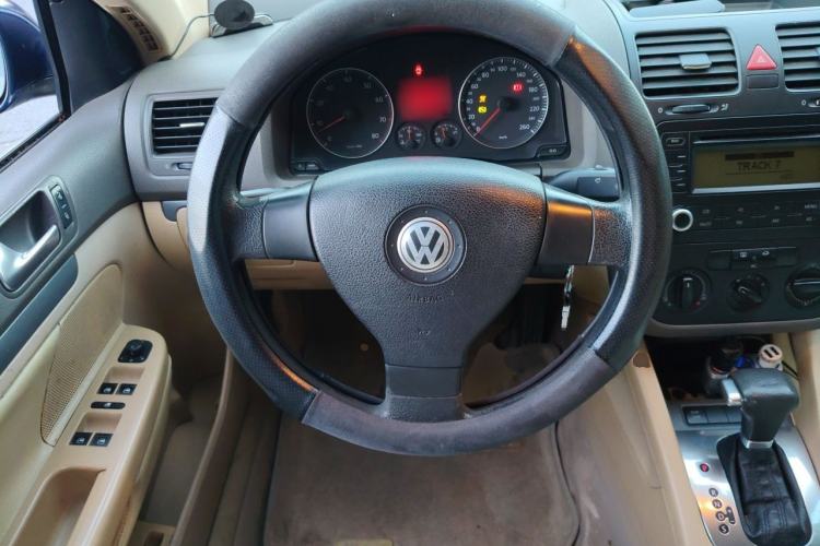 Used Volkswagen Sagitar 2006 1.6L Automatic Fashion Model Steering Wheel