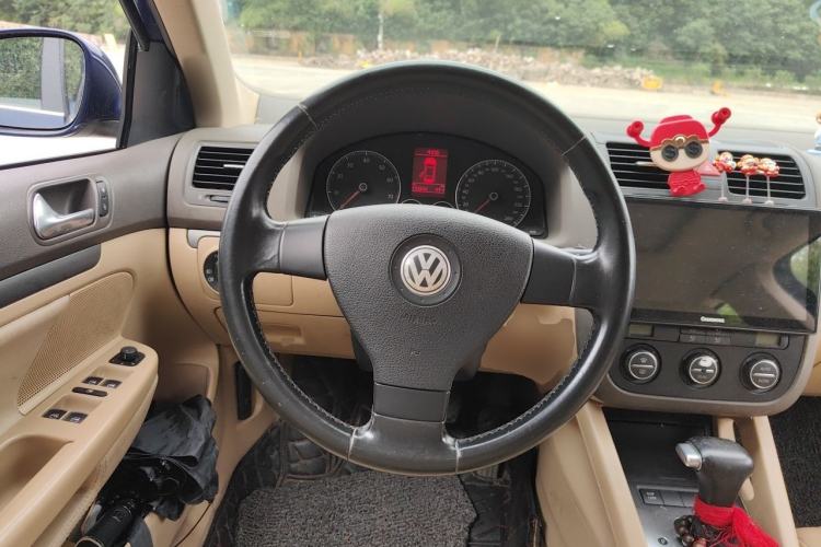 Used Volkswagen Sagitar 2006 2.0L Automatic Fashion Edition Steering Wheel