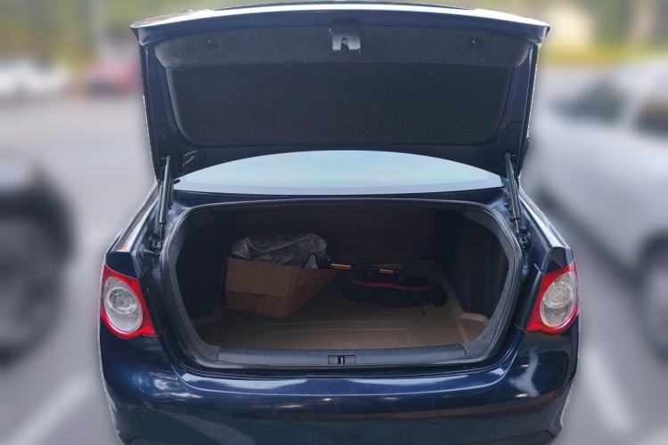 Used Volkswagen Sagitar 2006 1.6L Automatic Fashion Model Trunk