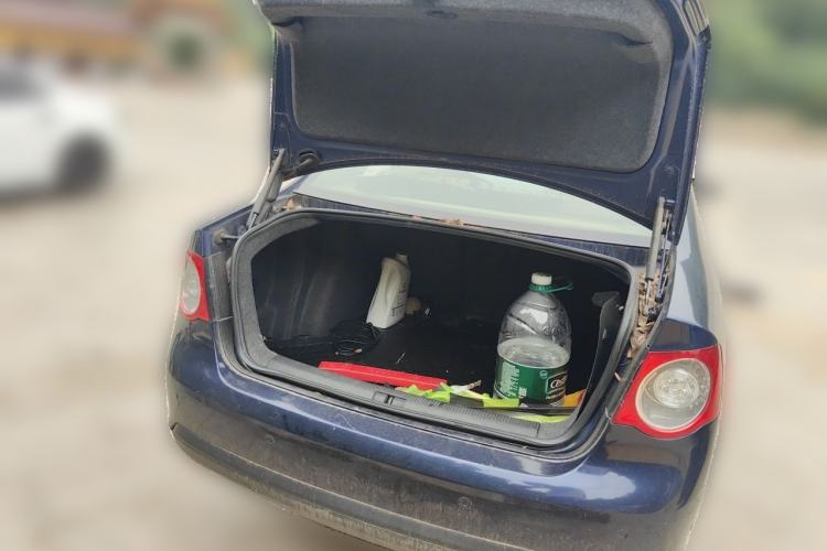 Used Volkswagen Sagitar 2006 2.0L Automatic Fashion Edition Trunk