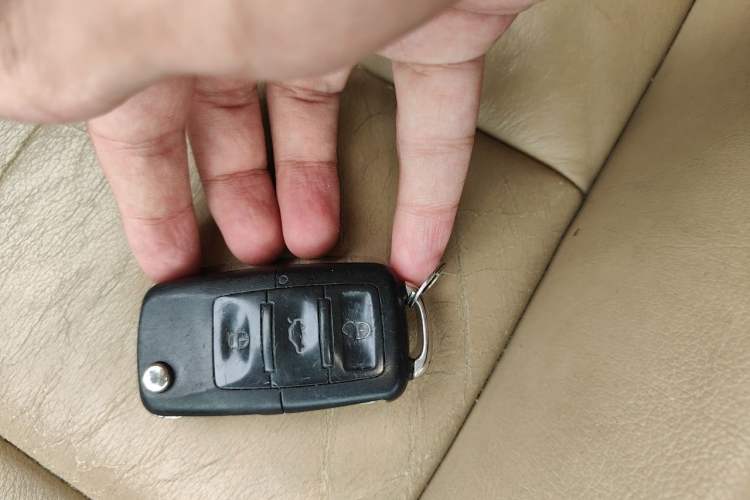 Used Volkswagen Sagitar 2006 2.0L Automatic Fashion Edition Vehicle Key