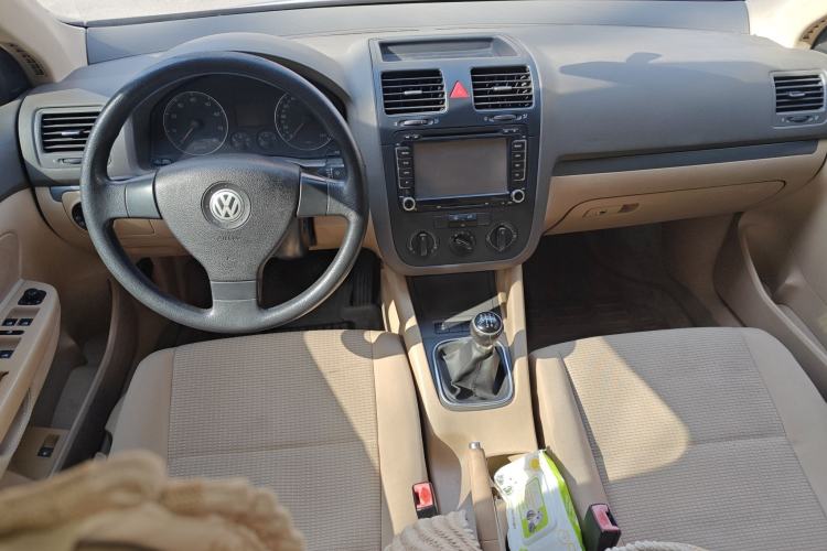 Used Volkswagen Sagitar 2006 1.6L Manual Fashion Model Center Console