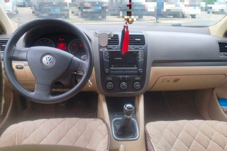 Used Volkswagen Sagitar 2006 2.0L Manual Comfort Version Center Console