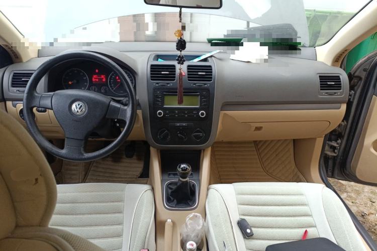 Used Volkswagen Sagitar 2006 1.6L Manual Fashion Model Center Console