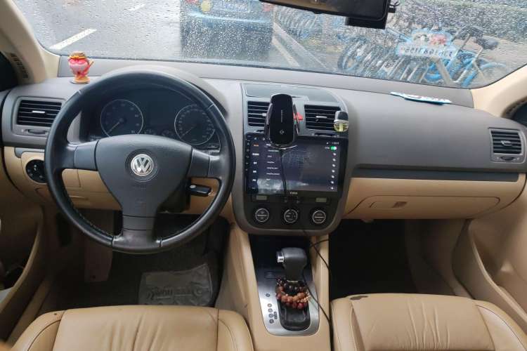 Used Volkswagen Sagitar 2006 2.0L Automatic Comfort Edition Center Console