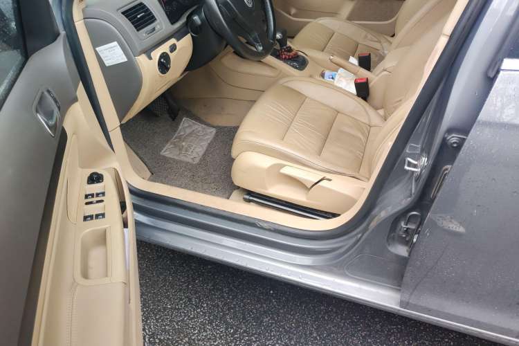 Used Volkswagen Sagitar 2006 2.0L Automatic Comfort Edition Driver Seat