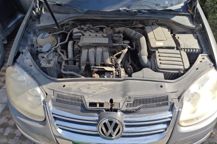 Used Volkswagen Sagitar 2006 1.6L Manual Fashion Model Engine Bay
