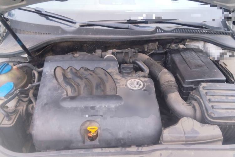 Used Volkswagen Sagitar 2006 2.0L Manual Comfort Version Engine Bay