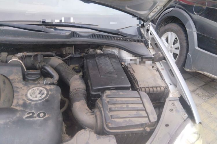 Used Volkswagen Sagitar 2006 2.0L Manual Comfort Version Engine Bay Left