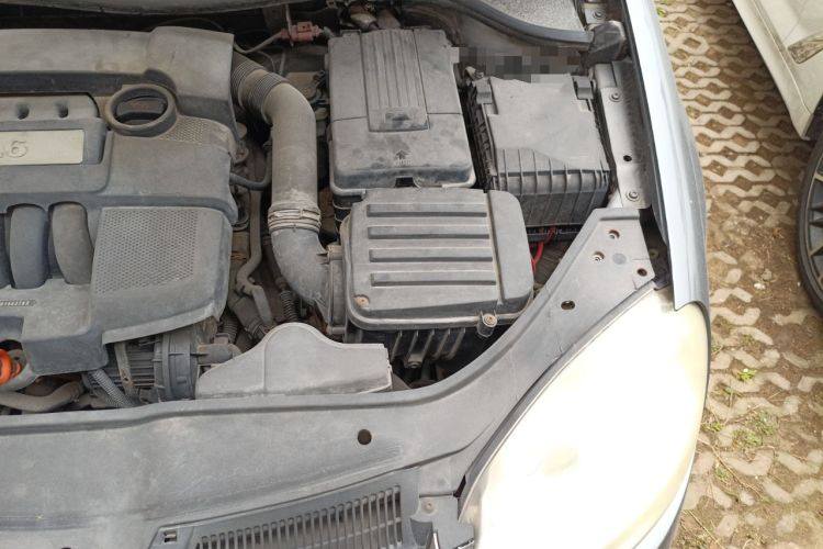 Used Volkswagen Sagitar 2006 1.6L Manual Fashion Model Engine Bay Left