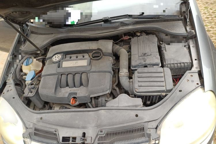 Used Volkswagen Sagitar 2006 1.6L Manual Fashion Model Engine Bay