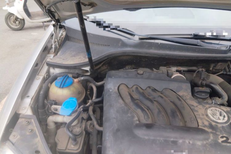Used Volkswagen Sagitar 2006 2.0L Manual Comfort Version Engine Bay Right