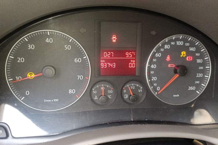 Used Volkswagen Sagitar 2006 1.6L Manual Fashion Model Odometer Close Up