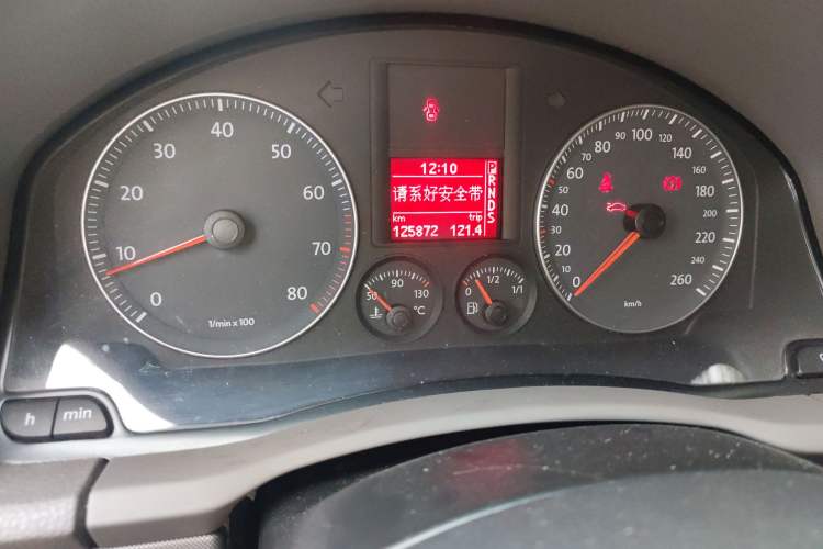 Used Volkswagen Sagitar 2006 2.0L Automatic Comfort Edition Odometer Close Up