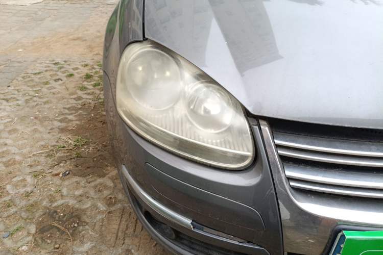 Used Volkswagen Sagitar 2006 1.6L Manual Fashion Model Right Front Headlight