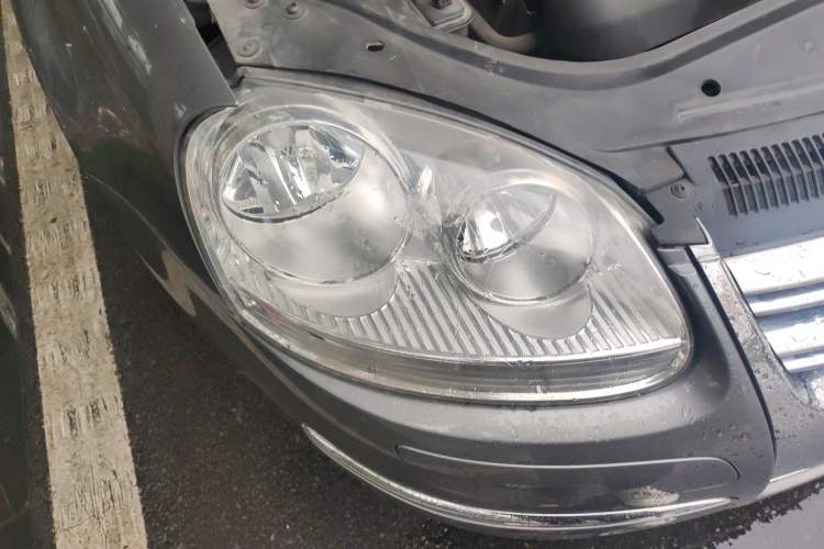 Used Volkswagen Sagitar 2006 2.0L Automatic Comfort Edition Right Front Headlight