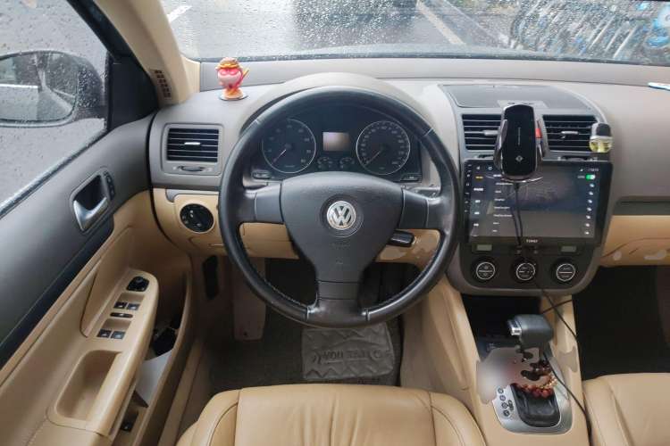 Used Volkswagen Sagitar 2006 2.0L Automatic Comfort Edition Steering Wheel