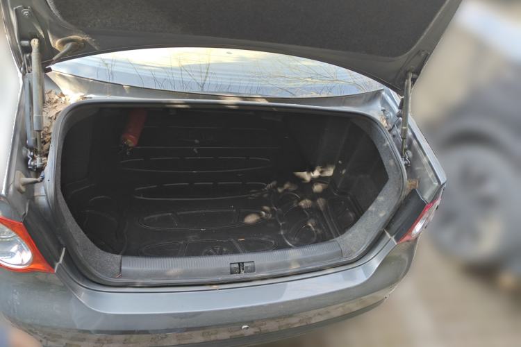 Used Volkswagen Sagitar 2006 1.6L Manual Fashion Model Trunk