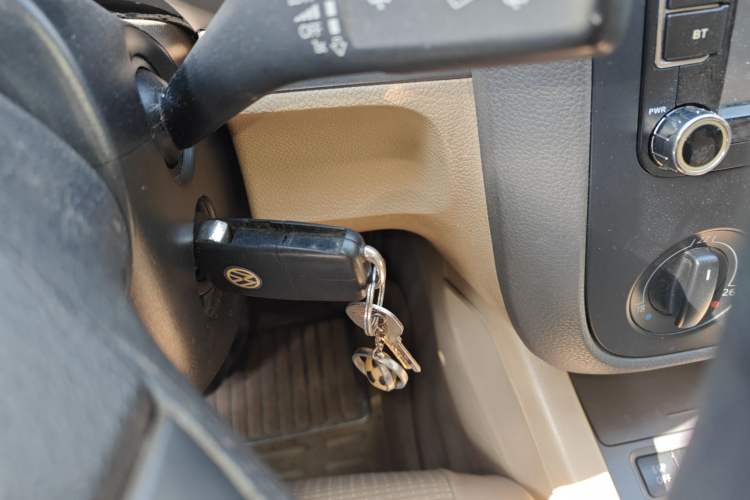 Used Volkswagen Sagitar 2006 1.6L Manual Fashion Model Vehicle Key