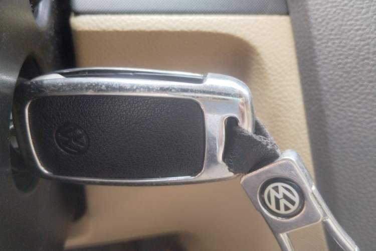 Used Volkswagen Sagitar 2006 2.0L Manual Comfort Version Vehicle Key