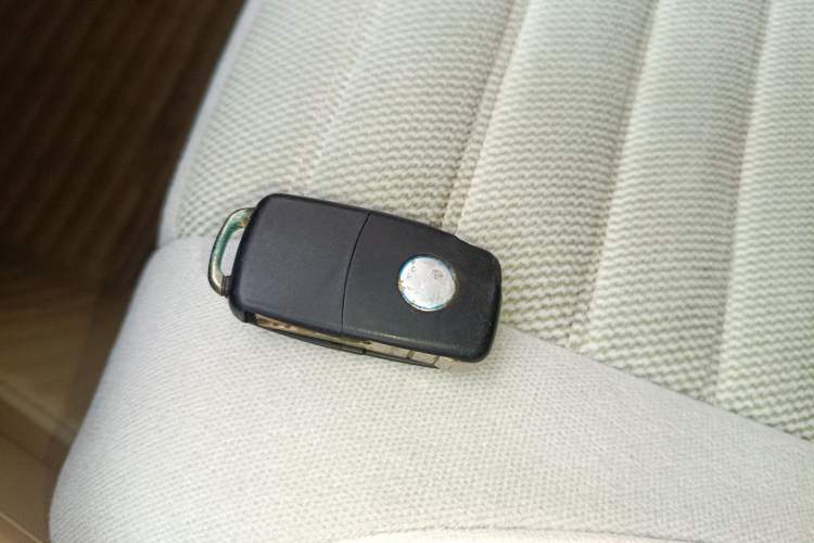 Used Volkswagen Sagitar 2006 1.6L Manual Fashion Model Vehicle Key
