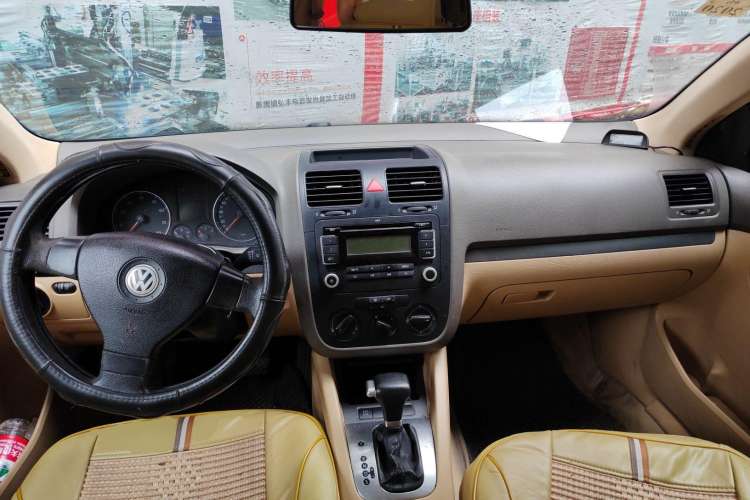 Used Volkswagen Sagitar 2006 1.6L Automatic Fashion Model Center Console