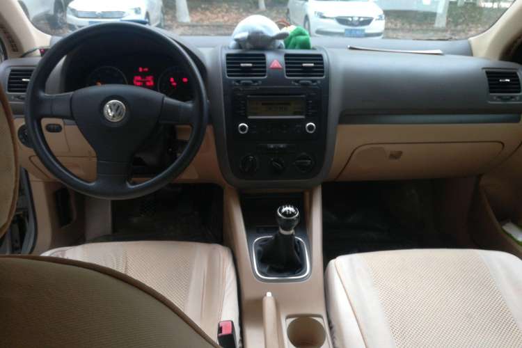 Used Volkswagen Sagitar 2006 1.6L Manual Fashion Model Center Console