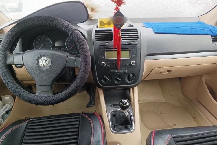 Used Volkswagen Sagitar 2006 1.6L Manual Fashion Model Center Console