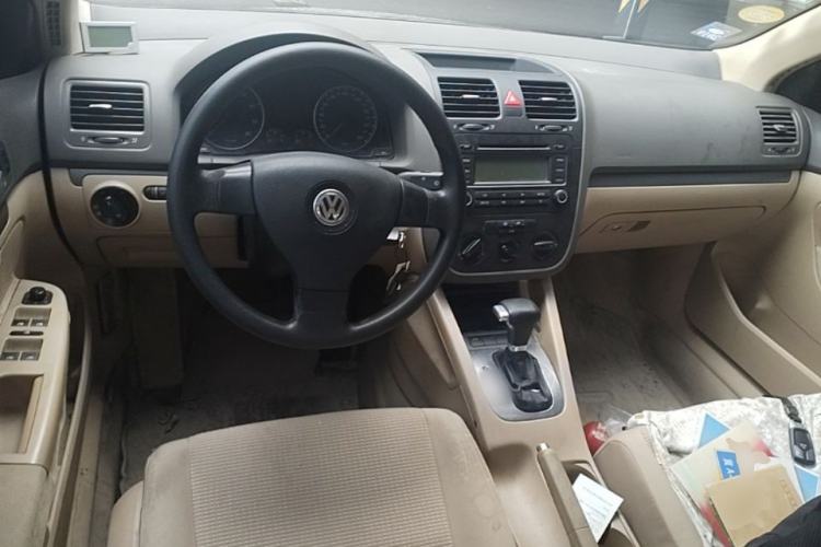 Used Volkswagen Sagitar 2006 1.6L Automatic Fashion Model Center Console