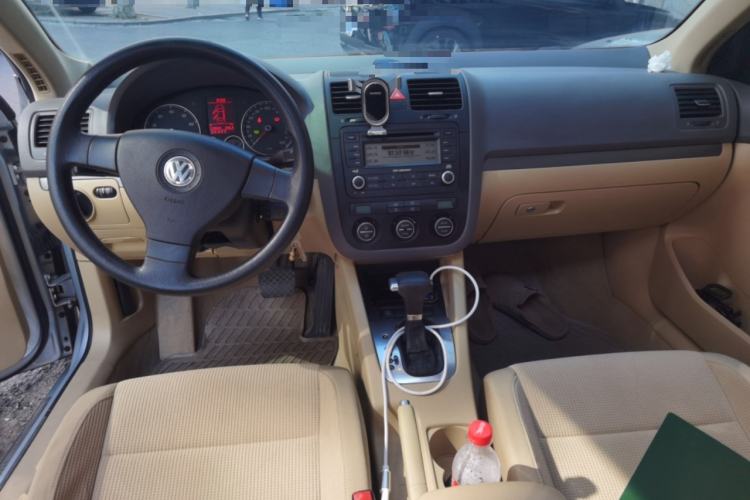 Used Volkswagen Sagitar 2006 2.0L Automatic Fashion Edition Center Console