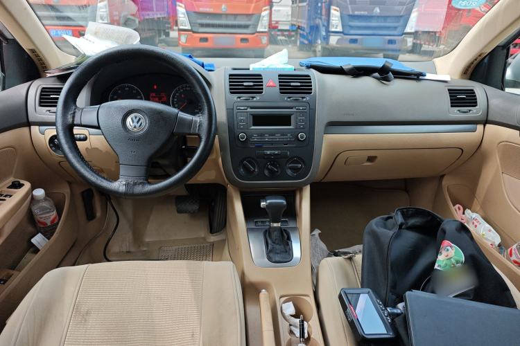 Used Volkswagen Sagitar 2006 1.6L Automatic Fashion Model Center Console