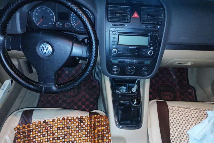 Used Volkswagen Sagitar 2006 2.0L Manual Fashion Edition Center Console