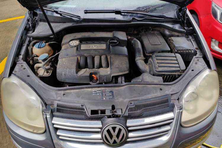 Used Volkswagen Sagitar 2006 1.6L Automatic Fashion Model Engine Bay